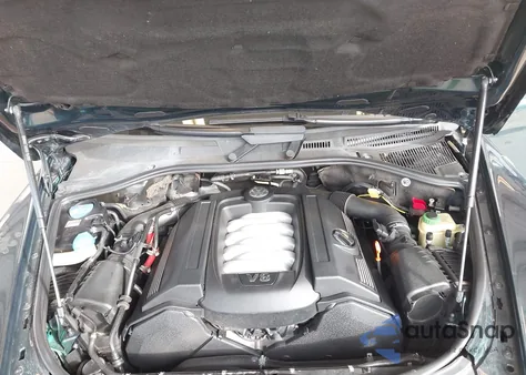 2005 Volkswagen Touareg V8 z USA, uszkodzony, nr VIN WVGMM77L65D008503